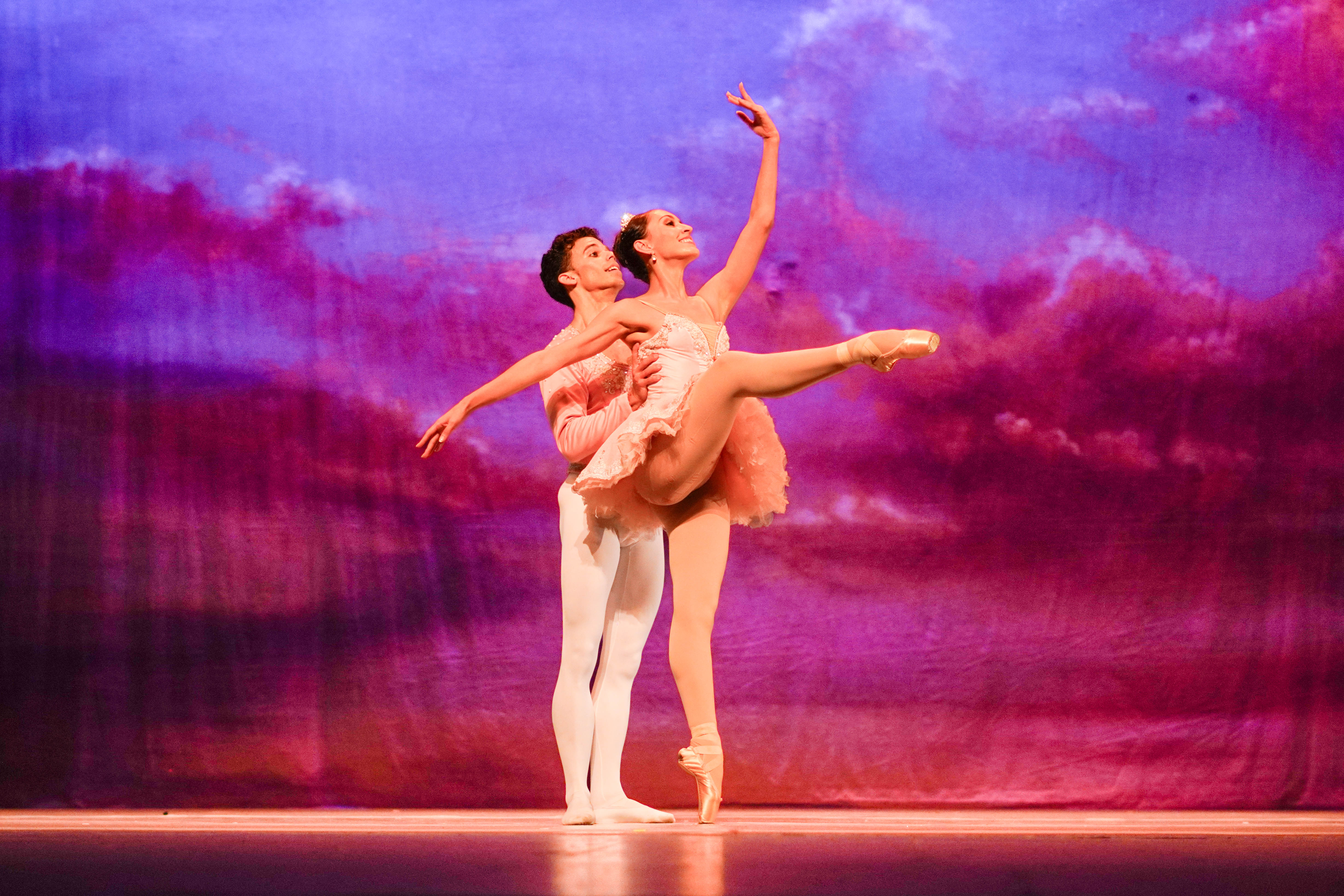 Bailarines del Ballet de Monterrey en Principal Ballet